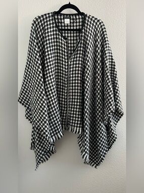 Lucky Belle Zip-Front Poncho in Black and White